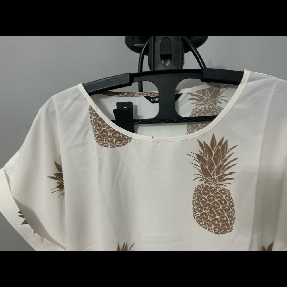 NWT Pineapple Print Blouse (X12) - Picture 4 of 10
